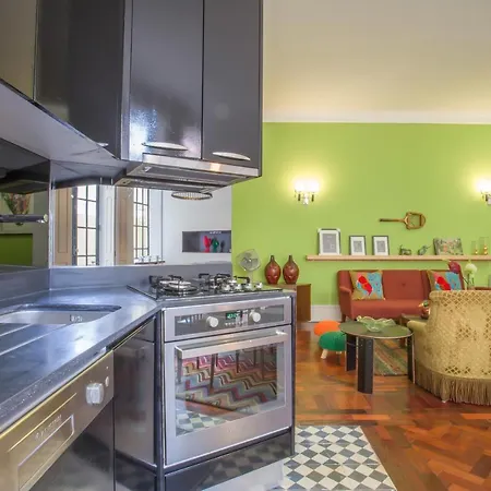 Vintage Downtown With Patio Apartment